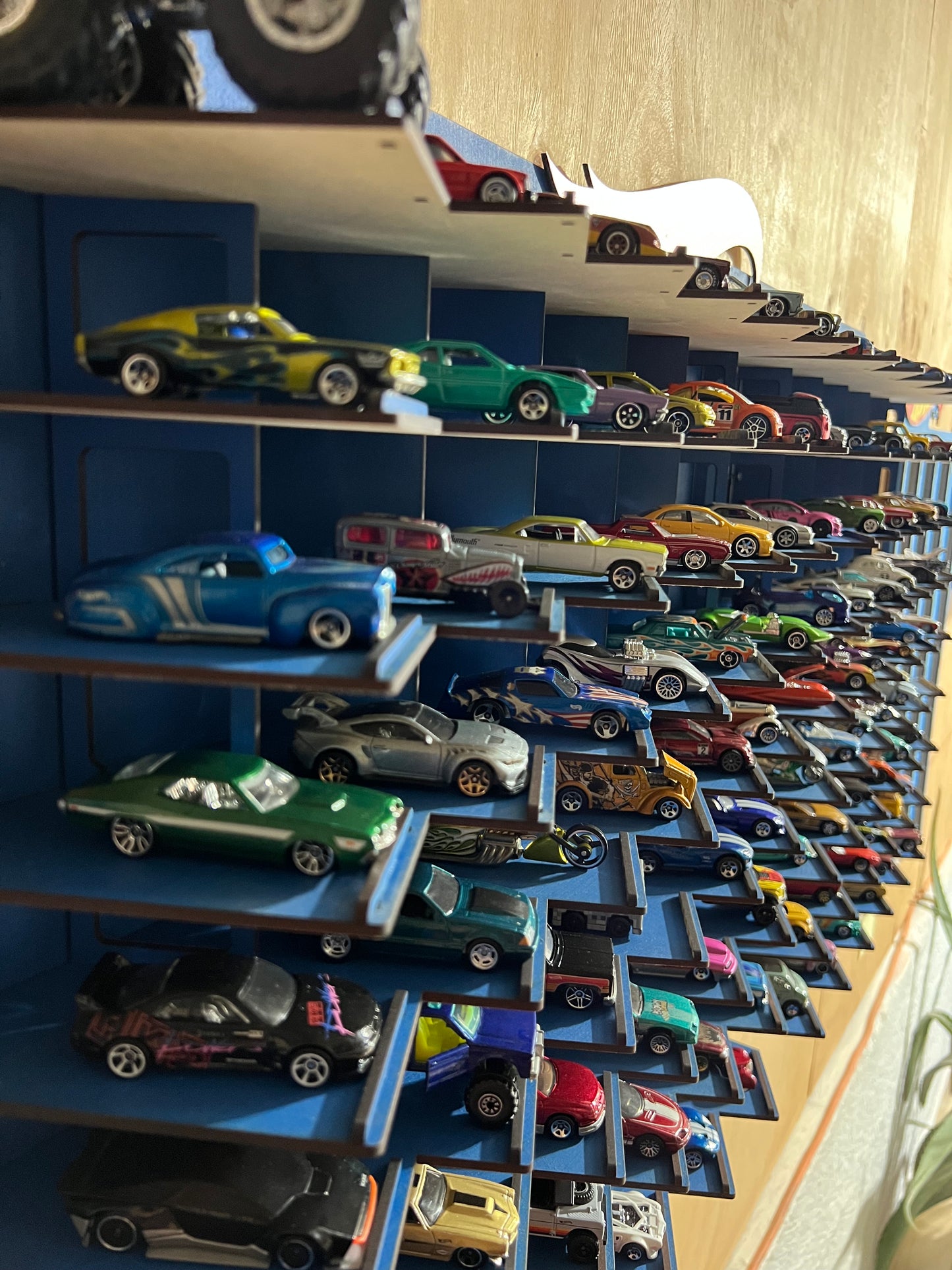 Repisa Hotwheels 108 coches