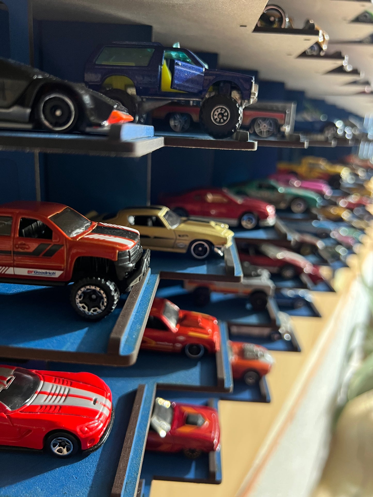 Repisa Hotwheels 108 coches